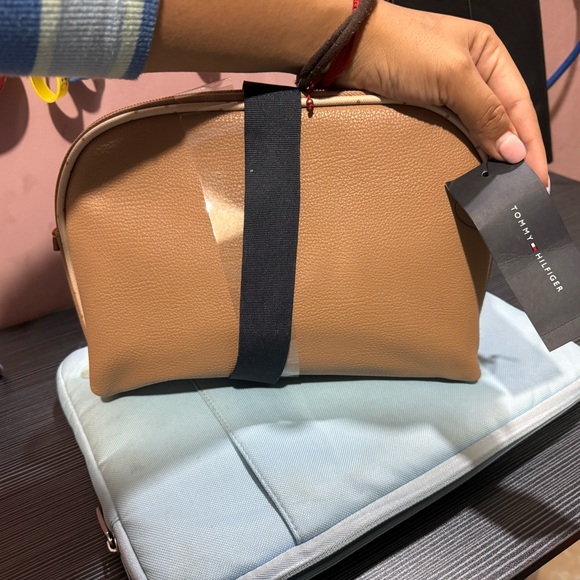 Tommy Hilfiger Makeup Bag set - Picture 2 of 2